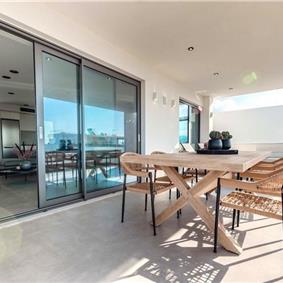 3 bedroom penthouse apartment with pool in Chania town, sleeps 6